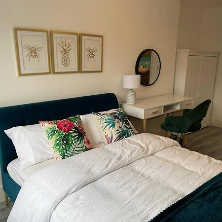 Stunning And Spacious 2Bed Flat In Central ווקינג מראה חיצוני תמונה