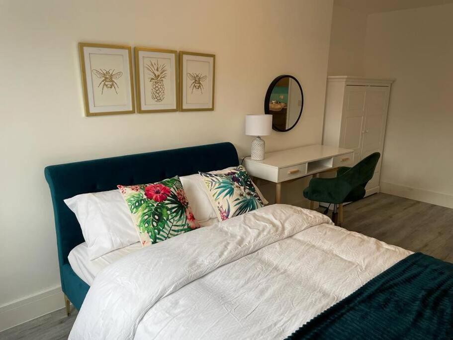 Stunning And Spacious 2Bed Flat In Central ווקינג מראה חיצוני תמונה