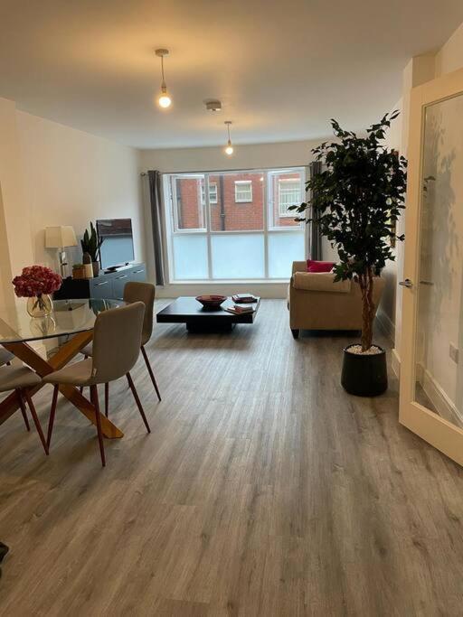 Stunning And Spacious 2Bed Flat In Central ווקינג מראה חיצוני תמונה