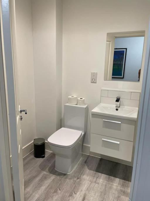 Stunning And Spacious 2Bed Flat In Central ווקינג מראה חיצוני תמונה