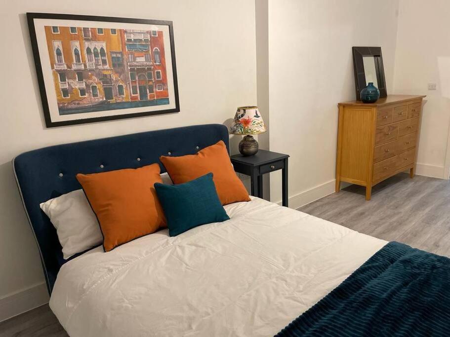 Stunning And Spacious 2Bed Flat In Central ווקינג מראה חיצוני תמונה