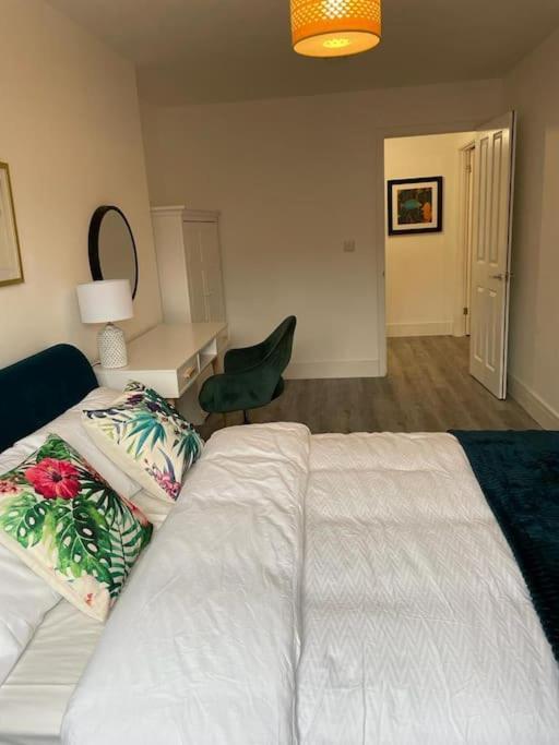 Stunning And Spacious 2Bed Flat In Central ווקינג מראה חיצוני תמונה