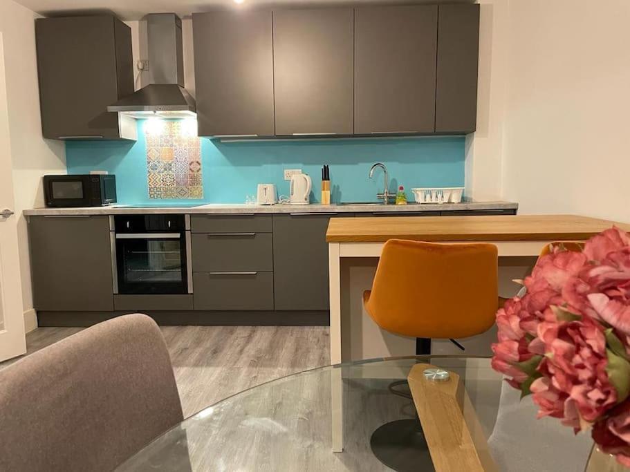 Stunning And Spacious 2Bed Flat In Central ווקינג מראה חיצוני תמונה