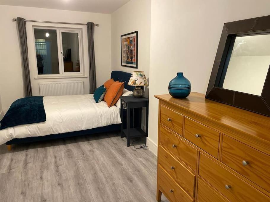 Stunning And Spacious 2Bed Flat In Central ווקינג מראה חיצוני תמונה