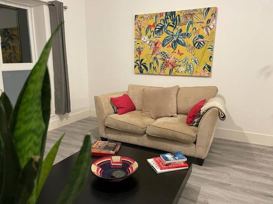 Stunning And Spacious 2Bed Flat In Central ווקינג מראה חיצוני תמונה