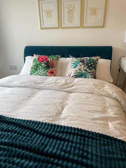 Stunning And Spacious 2Bed Flat In Central ווקינג מראה חיצוני תמונה